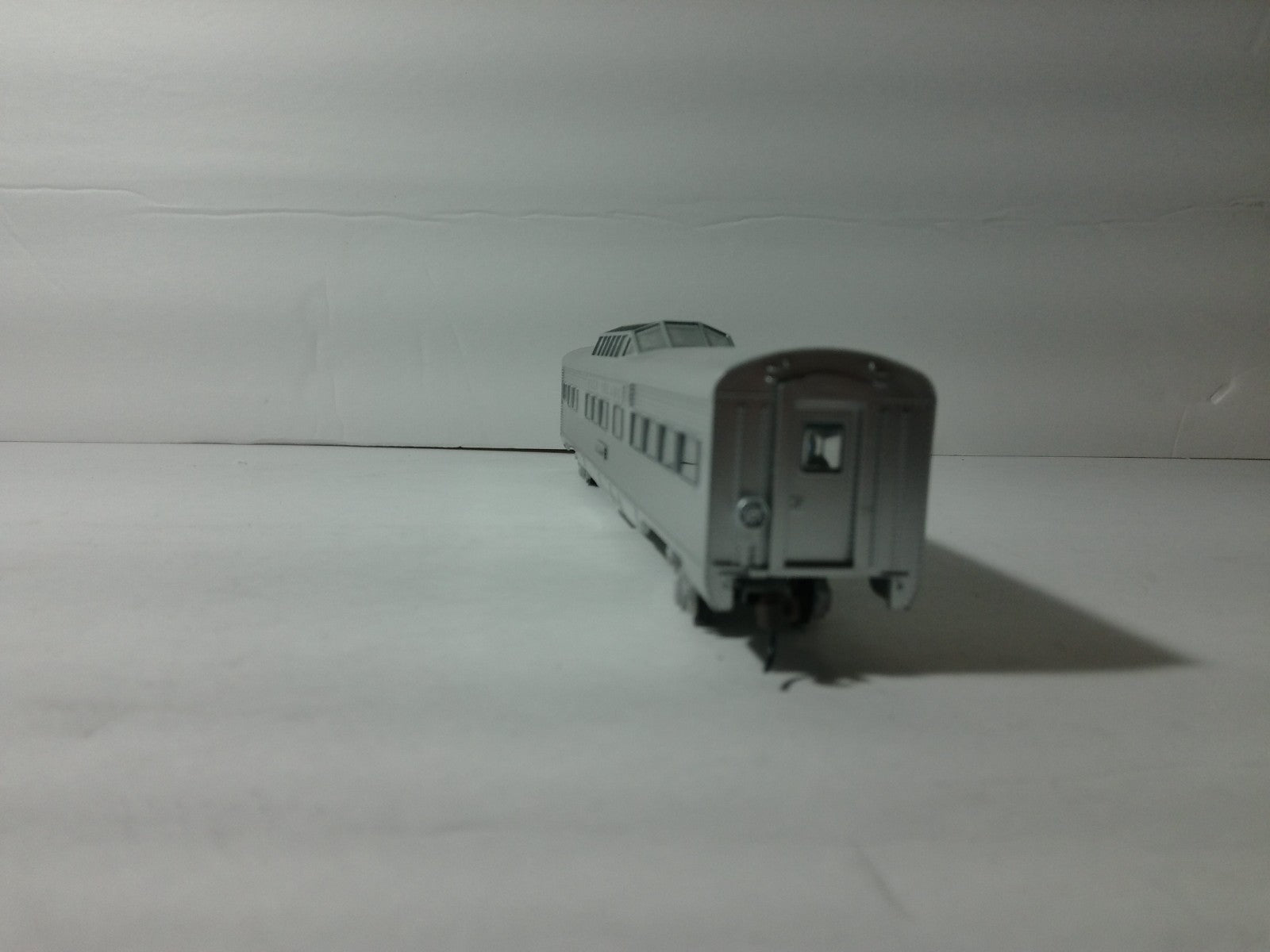 Athearn 7923 HO Scale Rock Island Streamline Passenger Vista Dome6