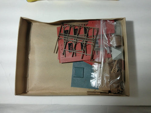 AHM 5834 HO Scale Rooming House 1