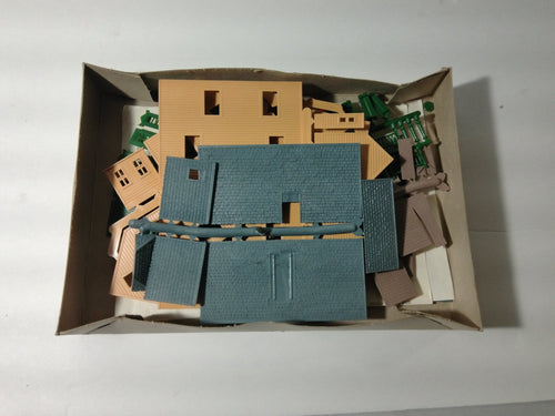 AHM 5883 HO Scale F.C. Rode Hardware Store1