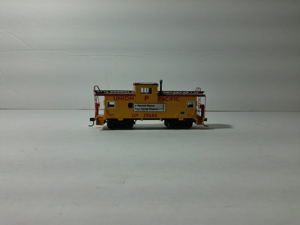 Athearn 74090 HO Scale Union Pacific Wide Vision Caboose #256800