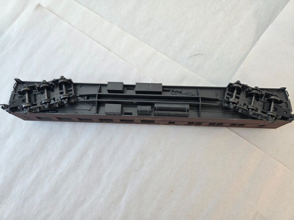 Associated Hobby #6373 HO Scale Passenger Car "Dining Car W/ Interior & Lights"5