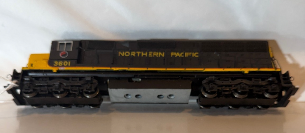 Bachmann Spectrum HO Northern Pacific EMD SD45 Diesel Locomotive #36013