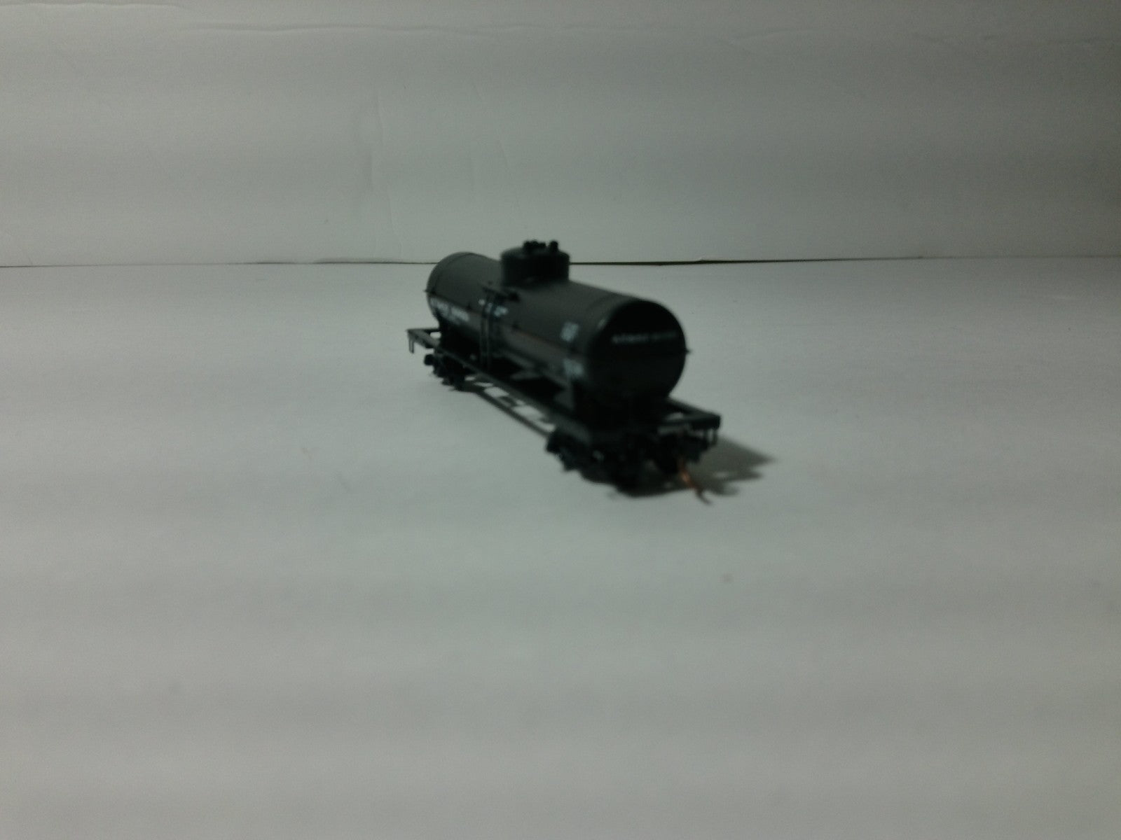 Micro Trains 65010 N Scale Atchison Topeka and Santa Fe #100823 Tanker4