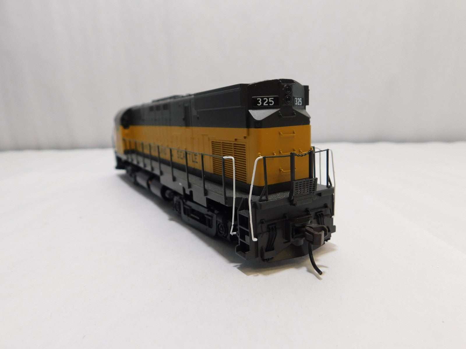 Atlas 10-002-568 HO Scale C425 Phase 2 Locomotive, DCC+Sound, SP&S #3255