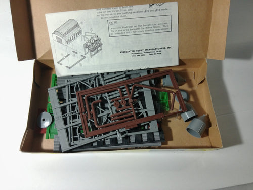 AHM 5867 HO Scale Plastic Factory With Silos1