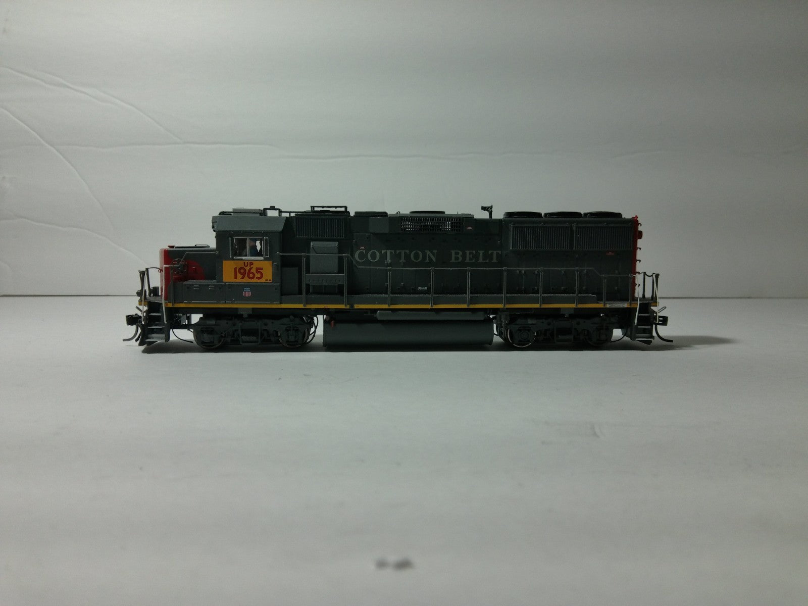 Walthers 920-41815 HO Scale EMD GP60 Locomotive, Sound&DCC UP #19651