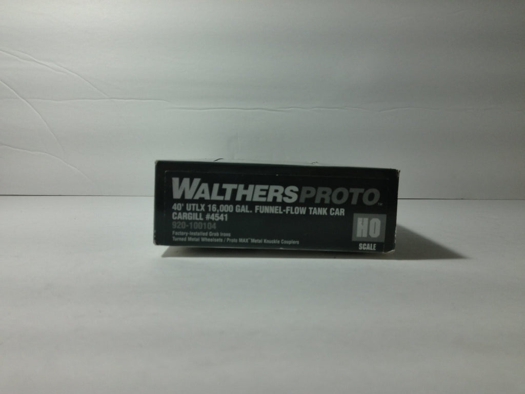 Walthers 920-100104 HO Scale Funnel-Flow Tank Car Cargill #45413