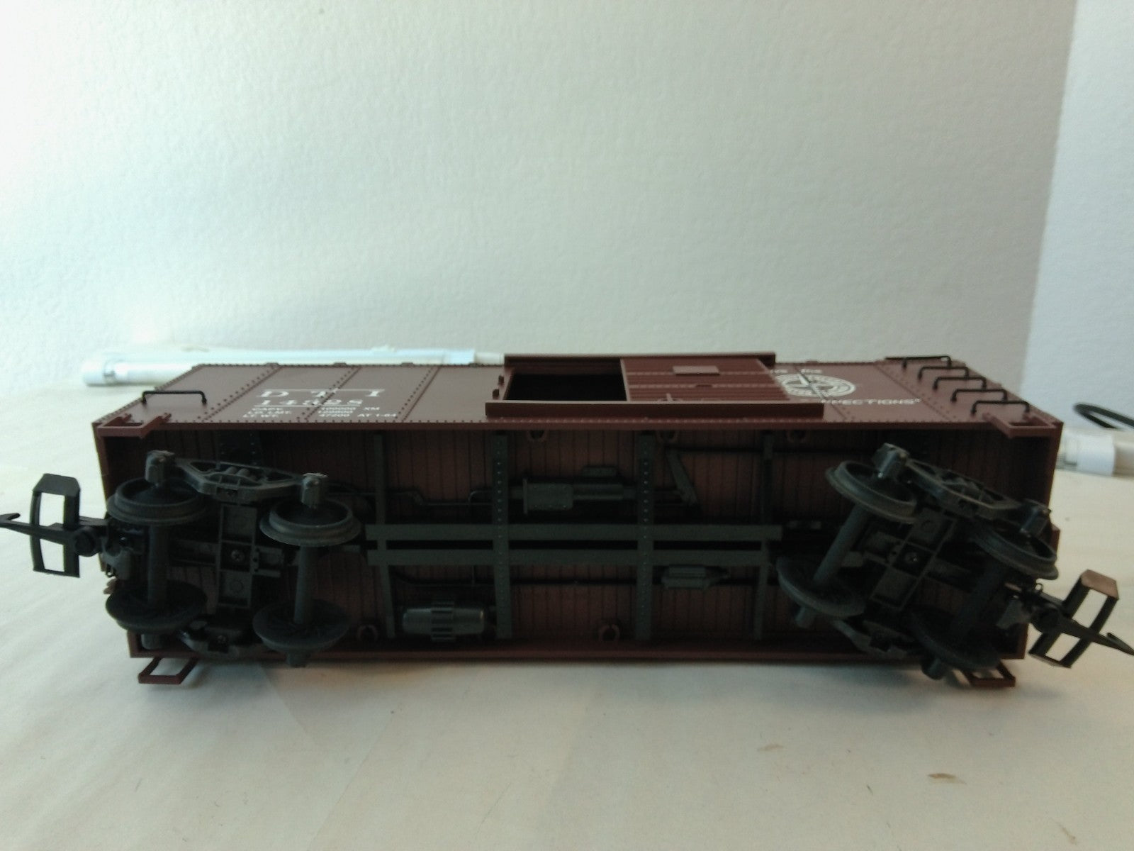 USA Trains R19111A G Scale Street Box Car DT&I #142387