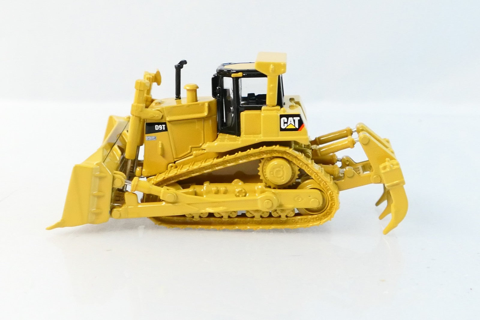 Norset 55209 HO Scale Vehicle D9T Cat Dozer3