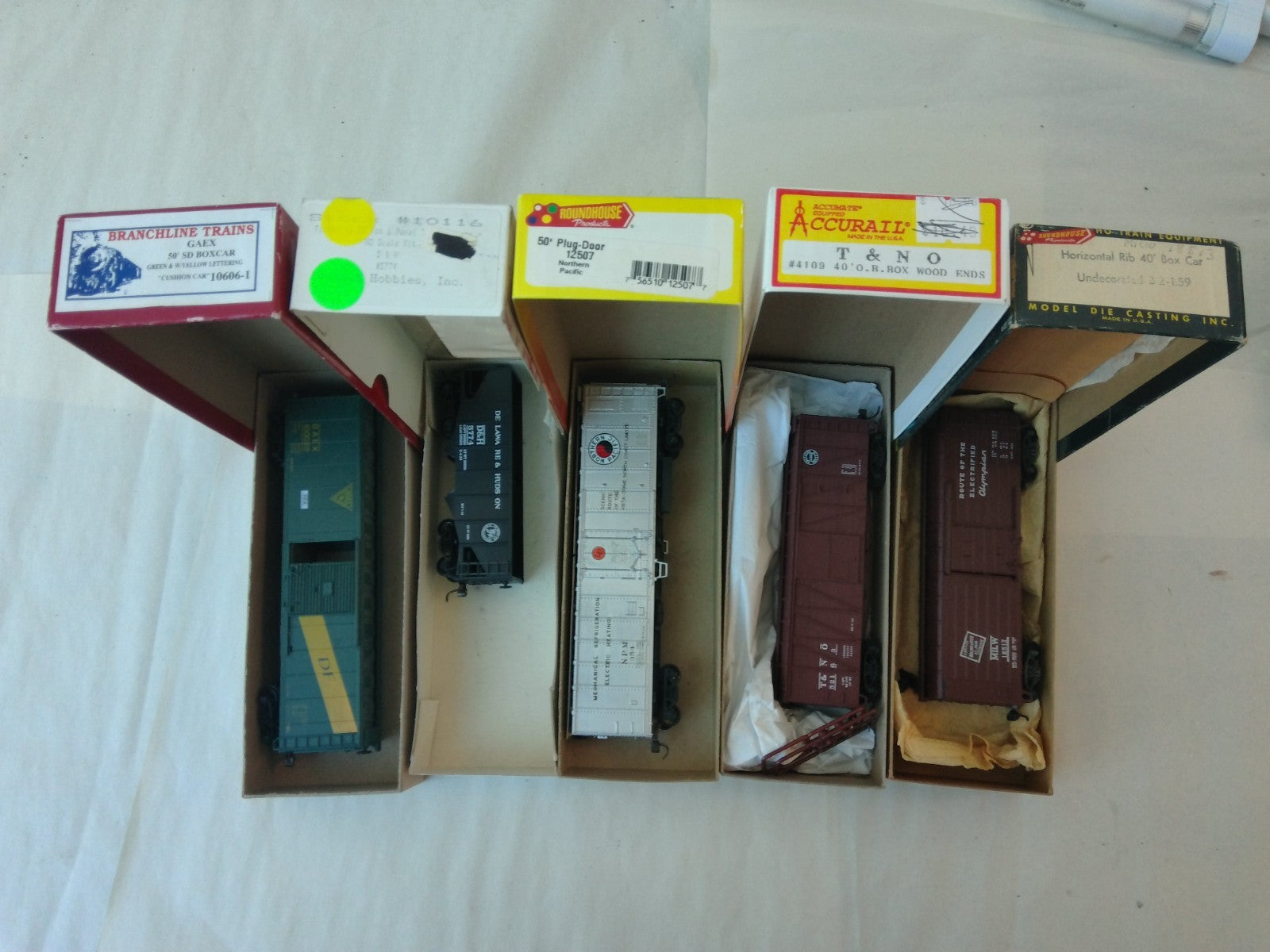 Roundhouse,Branchline,Stewart Hobbies,Accurail HO Scale Grab Bag #5-031 5 Pieces0