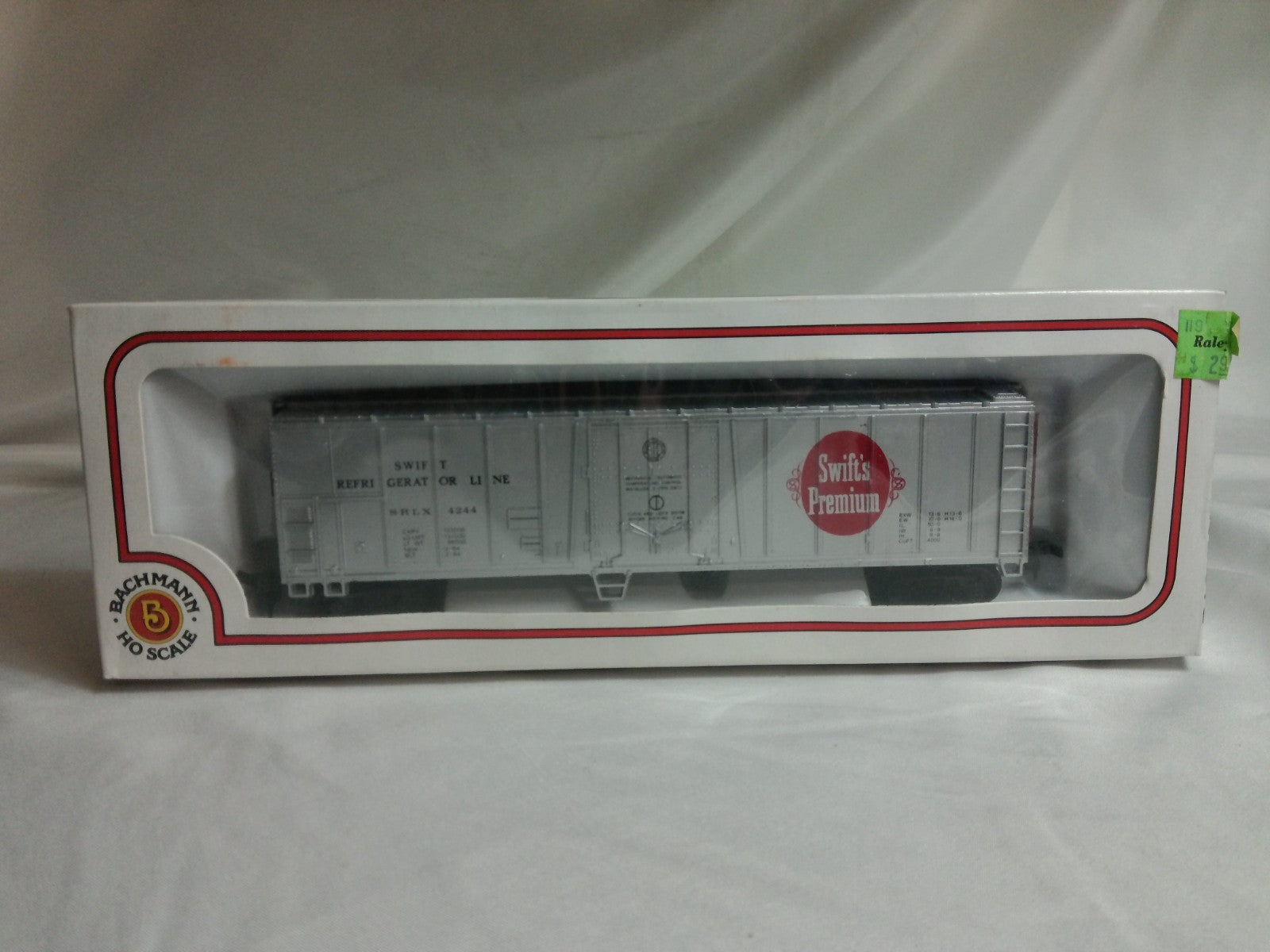 Bachmann HO Scale Swift's Refrigerator Line SRLX Reefer Boxcar #4244 NIB0