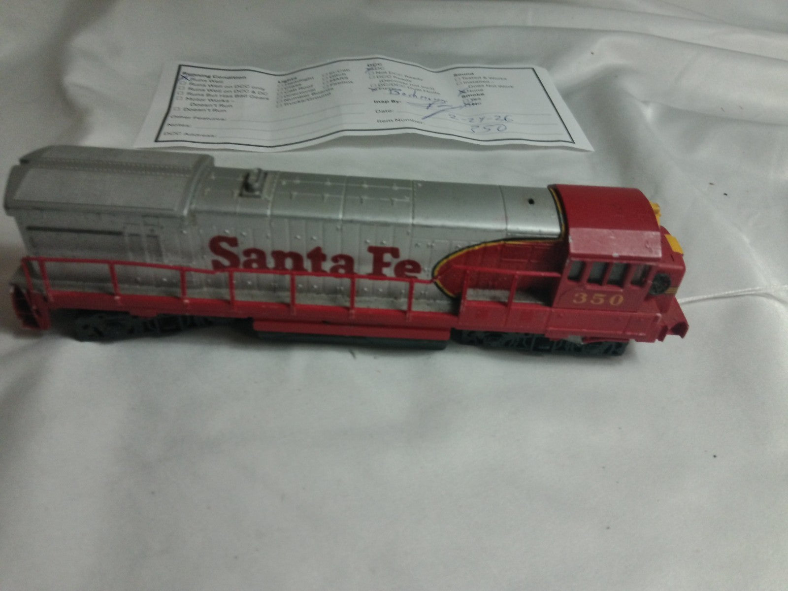 Bachmann HO Scale Santa Fe ATSF Diesel #350 RUNS - READ (No Box)7