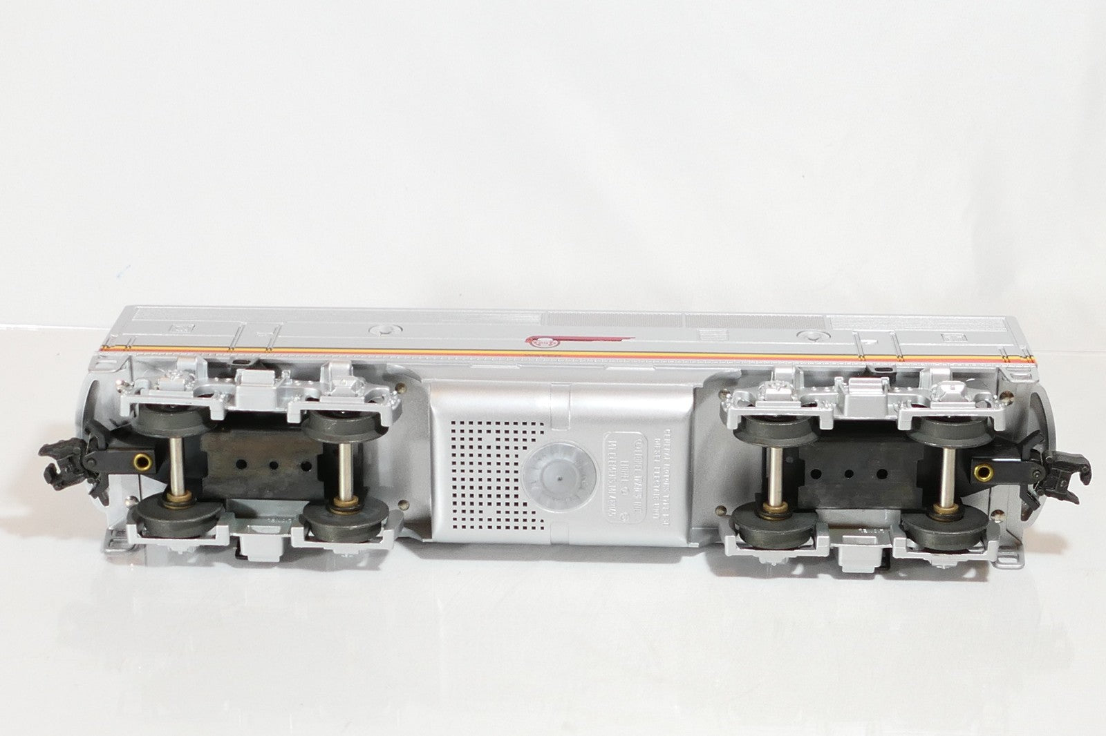 Lionel 18115 - O Nonpowered Locomotive Santa Fe F-3 B Unit5