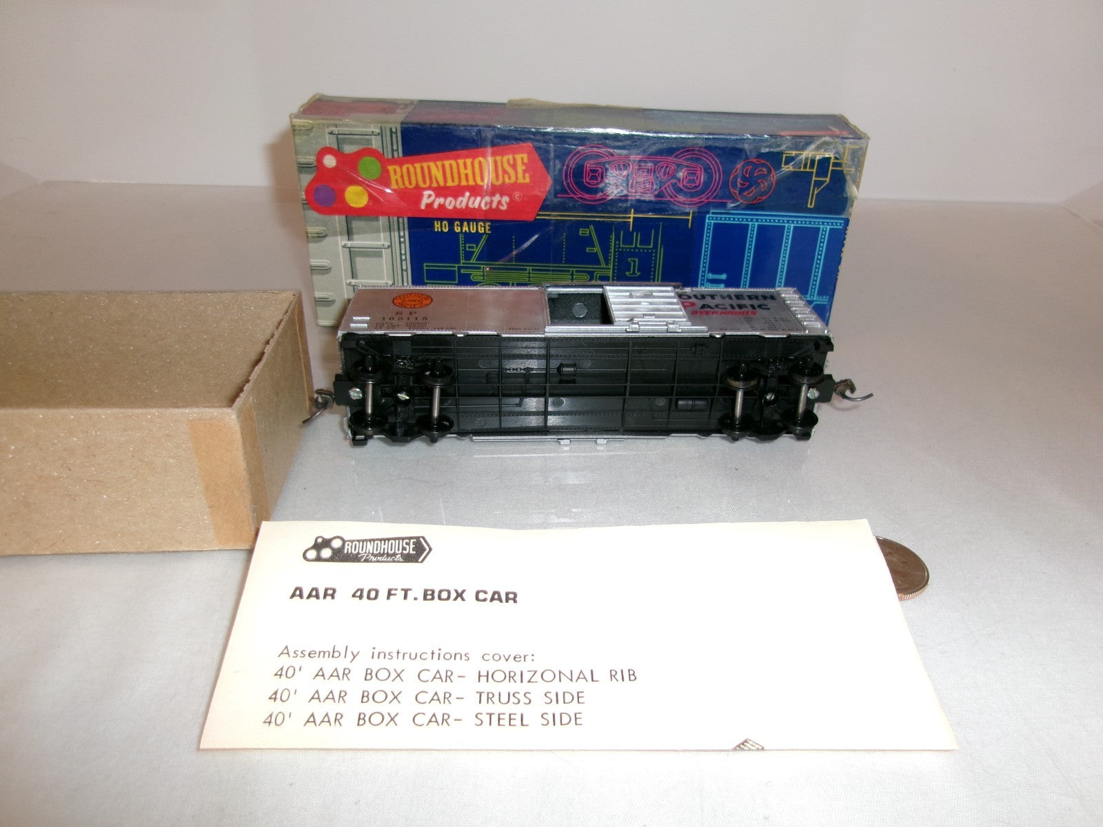 Roundhouse Blue Box 1071 HO Scale 40' Box Car Kit, Southern Pacific #1631152