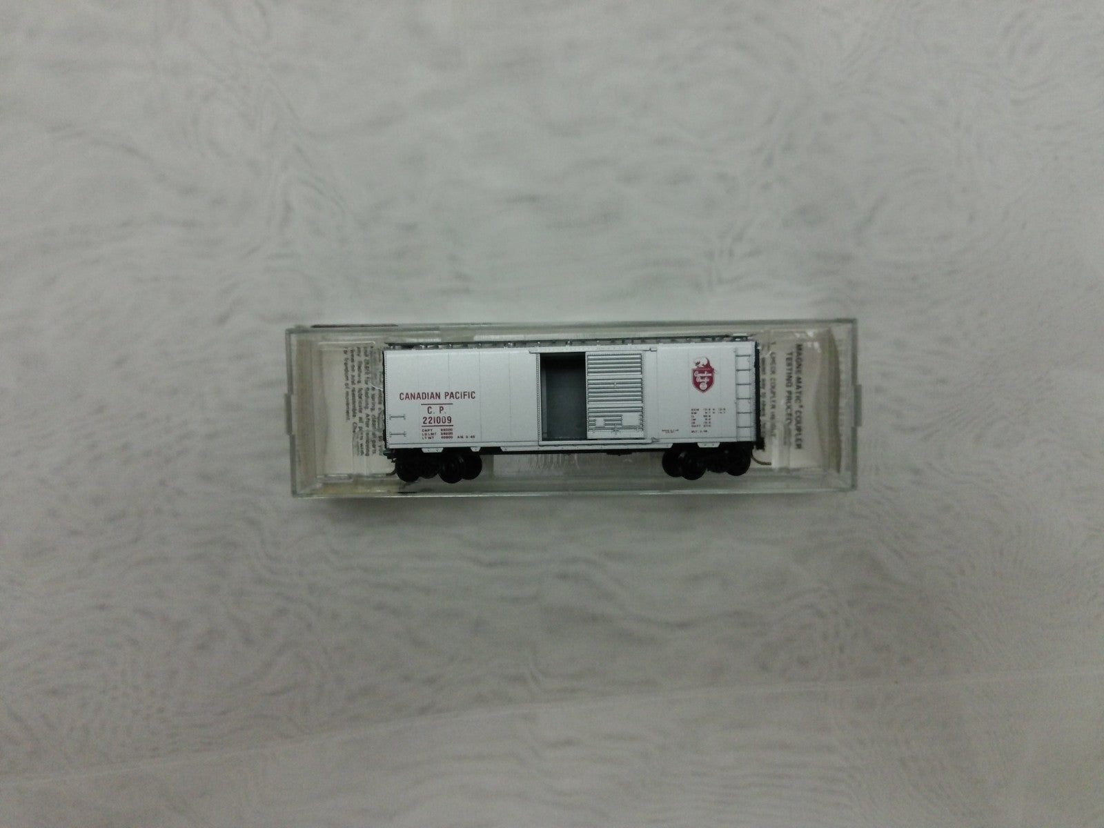 Micro Trains 20890 N Scale Box Car Canadian Pacific1