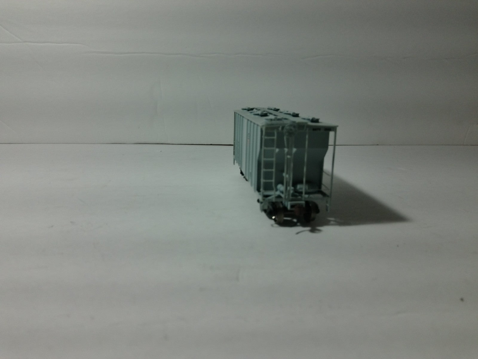 Athearn 97327 HO Scale PS 2500 Covered Hopper UP/BKTY #13056