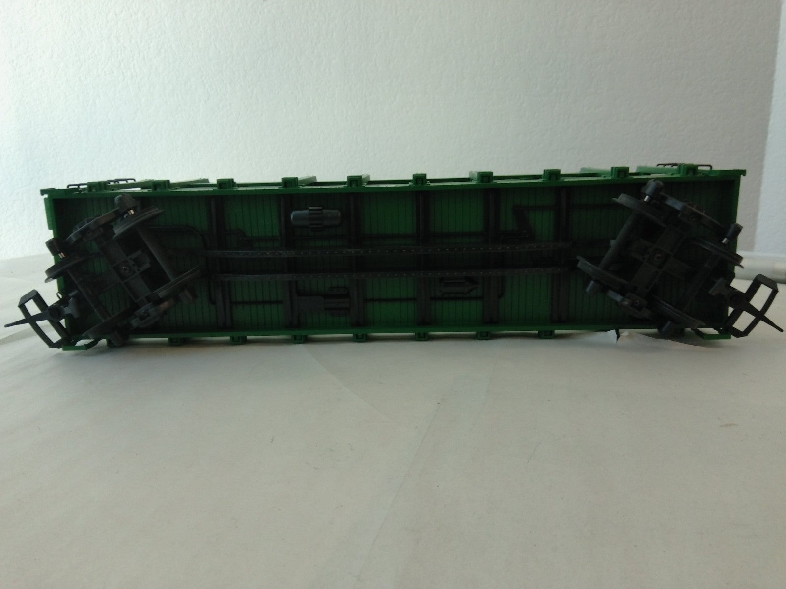 USA Trains R17231 G Scale Auto Carrier Northern Pacific7