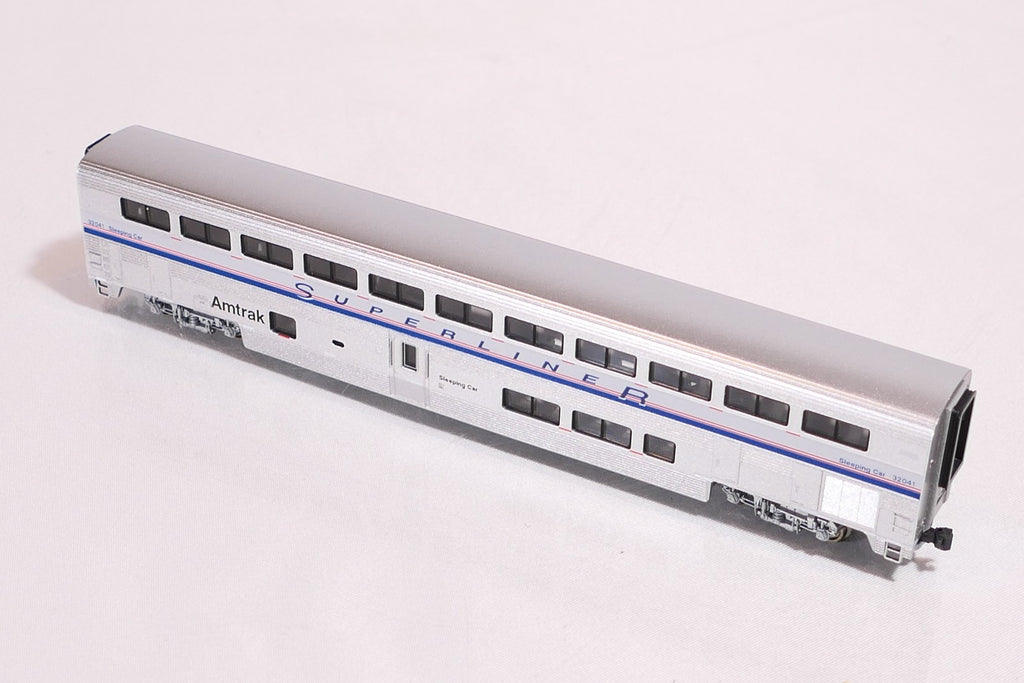 Kato 106-3504 N Scale Amtrak Superliner Passenger Car Phase IV Set A (4 Car Set)3