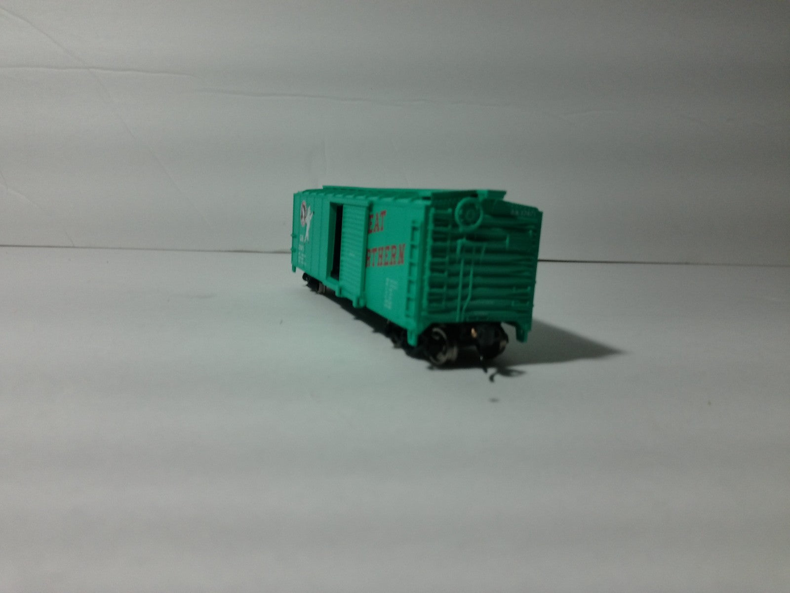 Walthers 910-1506 HO Scale Steel Boxcar W Dreadnaught Ends Great Northern #274715