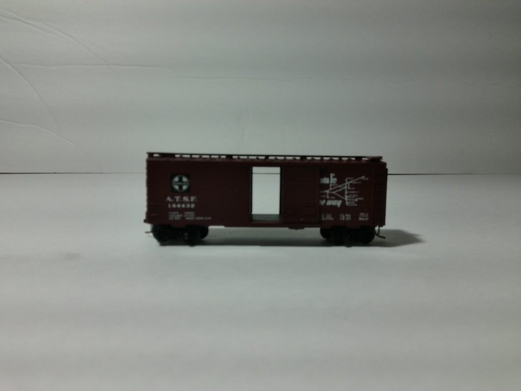 Micro Trains 20072 N Scale 40' Standard Boxcar Single Door A.T.S.F #1444321