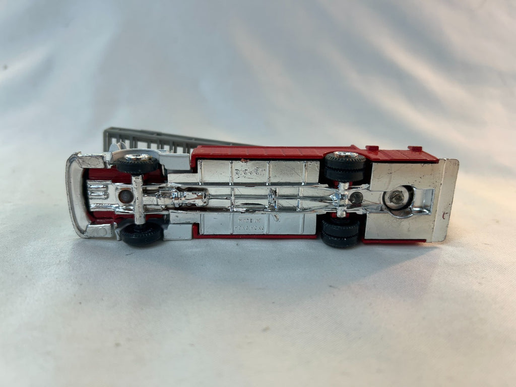 Model Power 7767-5 HO Scale Diecast Fire Fighting Truck with Aerial Ladder4