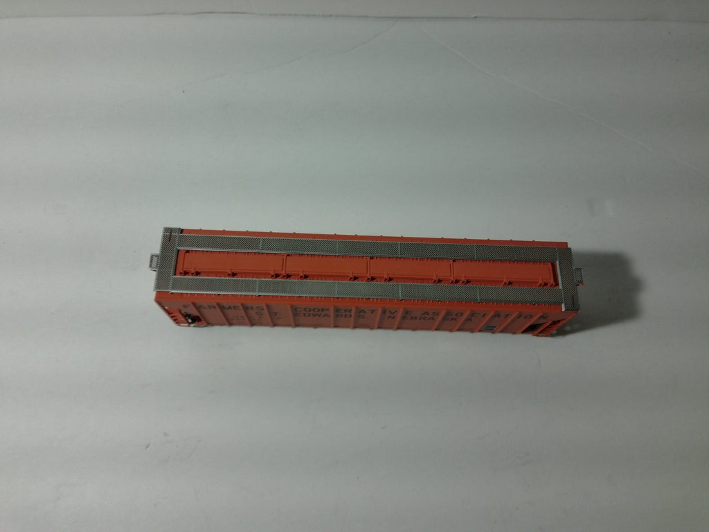 Walthers 920-106158 HO Scale Covered Hopper Farmers CO-OP Association USLX#267204