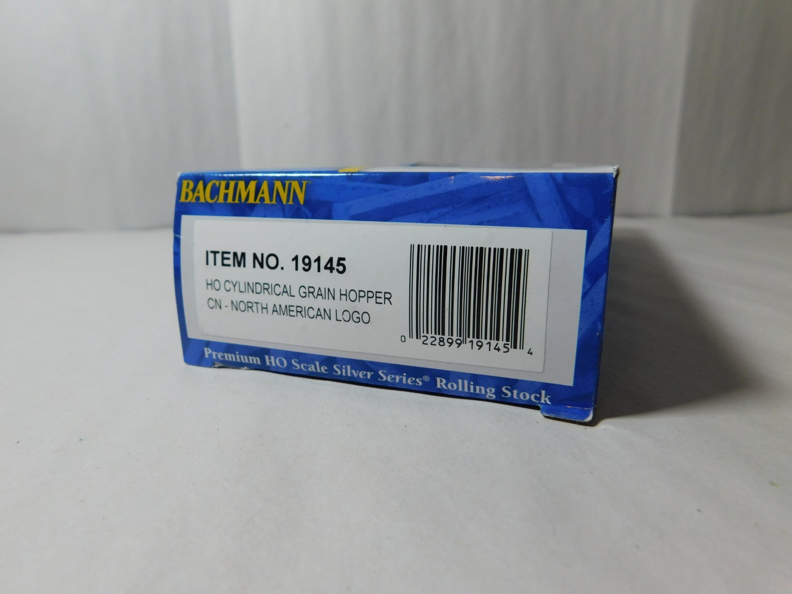 Bachmann 19145 HO Scale Clyindrical Grain Hopper, CN North American Logo #3718972