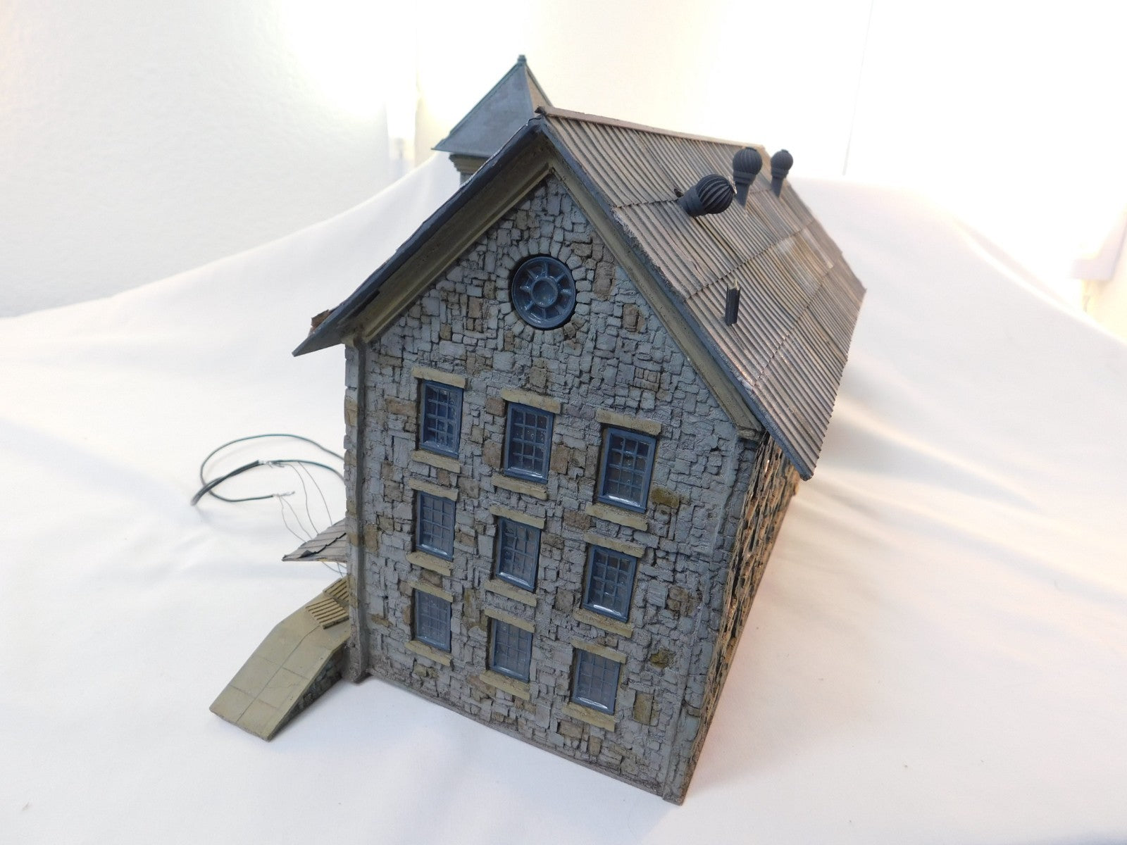 HO Scale 'Grimy Old' Woolen Mill Built Kit with Lights, Handmade3