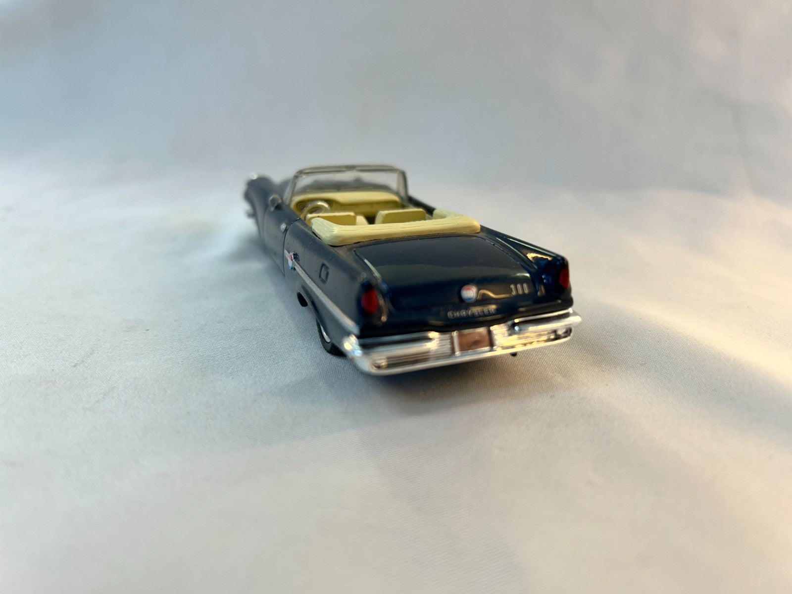 K-Line Kruisers 94074 O Scale 1959 Chrysler 300E Convertible Automobile4