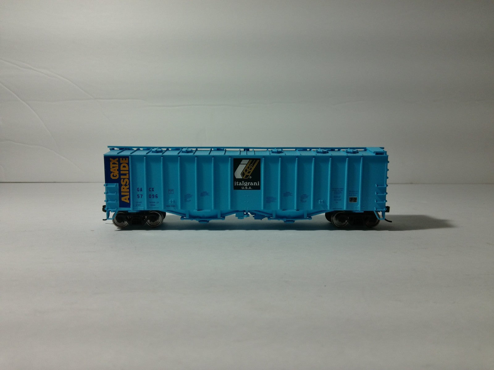 Walthers 932-3724 HO Scale 50' Aireslide Covered Hopper GACX #563541