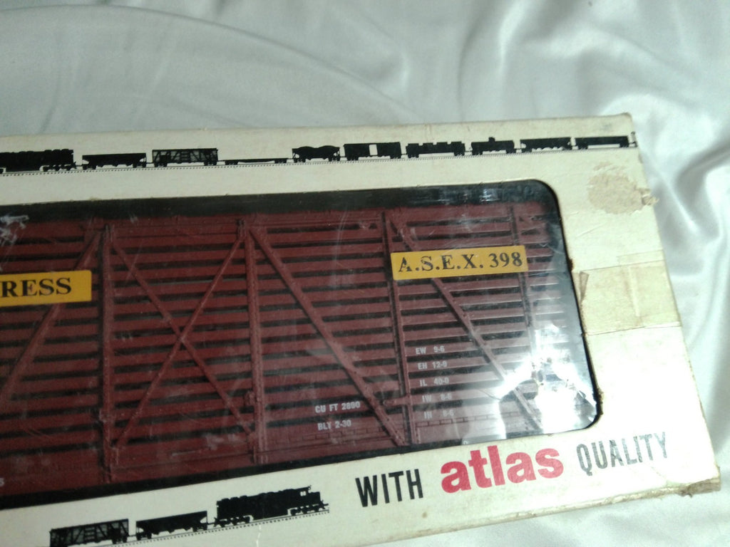Atlas 6221 - O Scale 40' Wood-Side Stock Car3