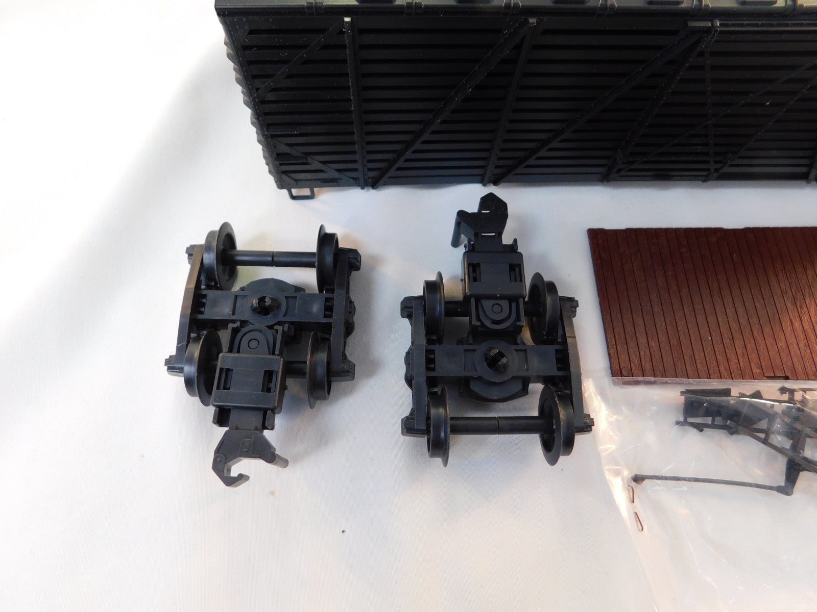 Atlas 6225 O Gauge Undecorated Black Cattle Stock Car Model Kit, Unassembled2
