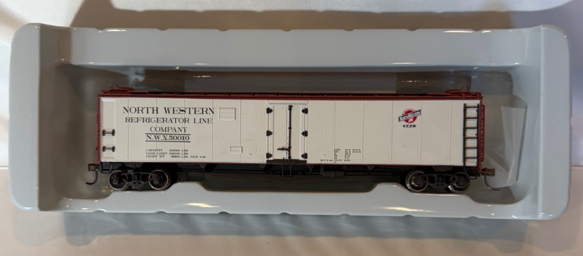 HO Athearn RTR 94671 Chicago North Western  50’ Ice Bunker Reefer 500101