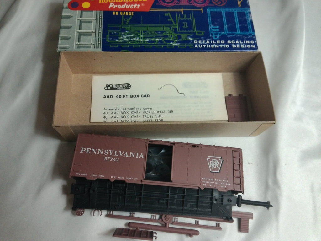 Roundhouse 87742 - HO Scale Pennsylvania 40' Boxcar Unbuilt Kit Box #10420