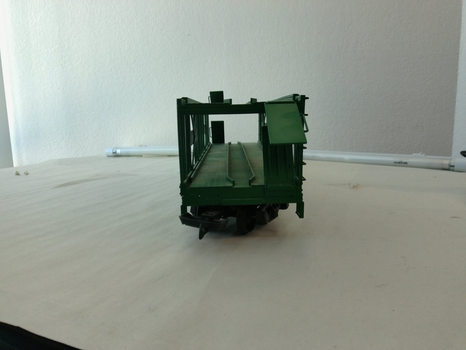 USA Trains R17231 G Scale Auto Carrier Northern Pacific5