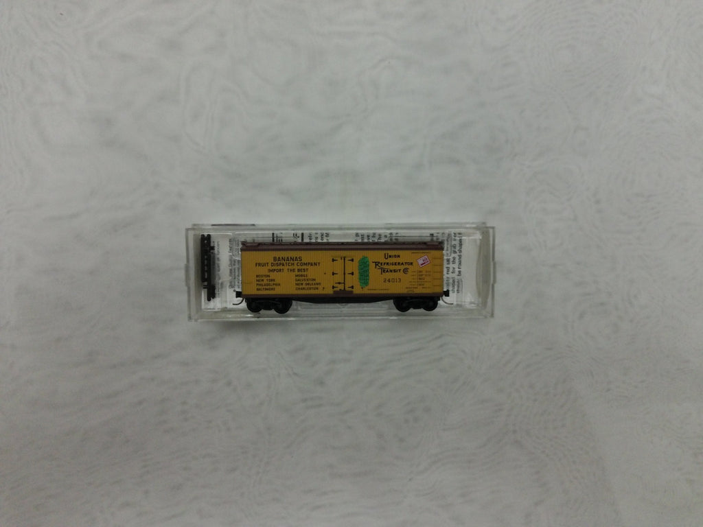 Micro Trains 49390 N Scale Reefer Fruit Dispatch Mobile & Ohio 1