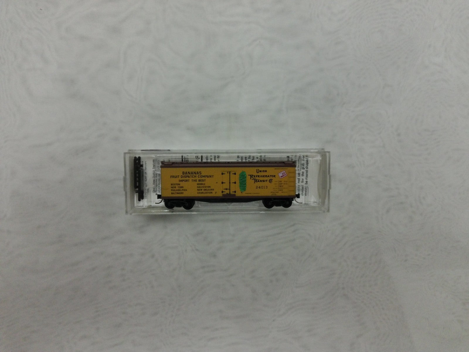 Micro Trains 49390 N Scale Reefer Fruit Dispatch Mobile & Ohio 1