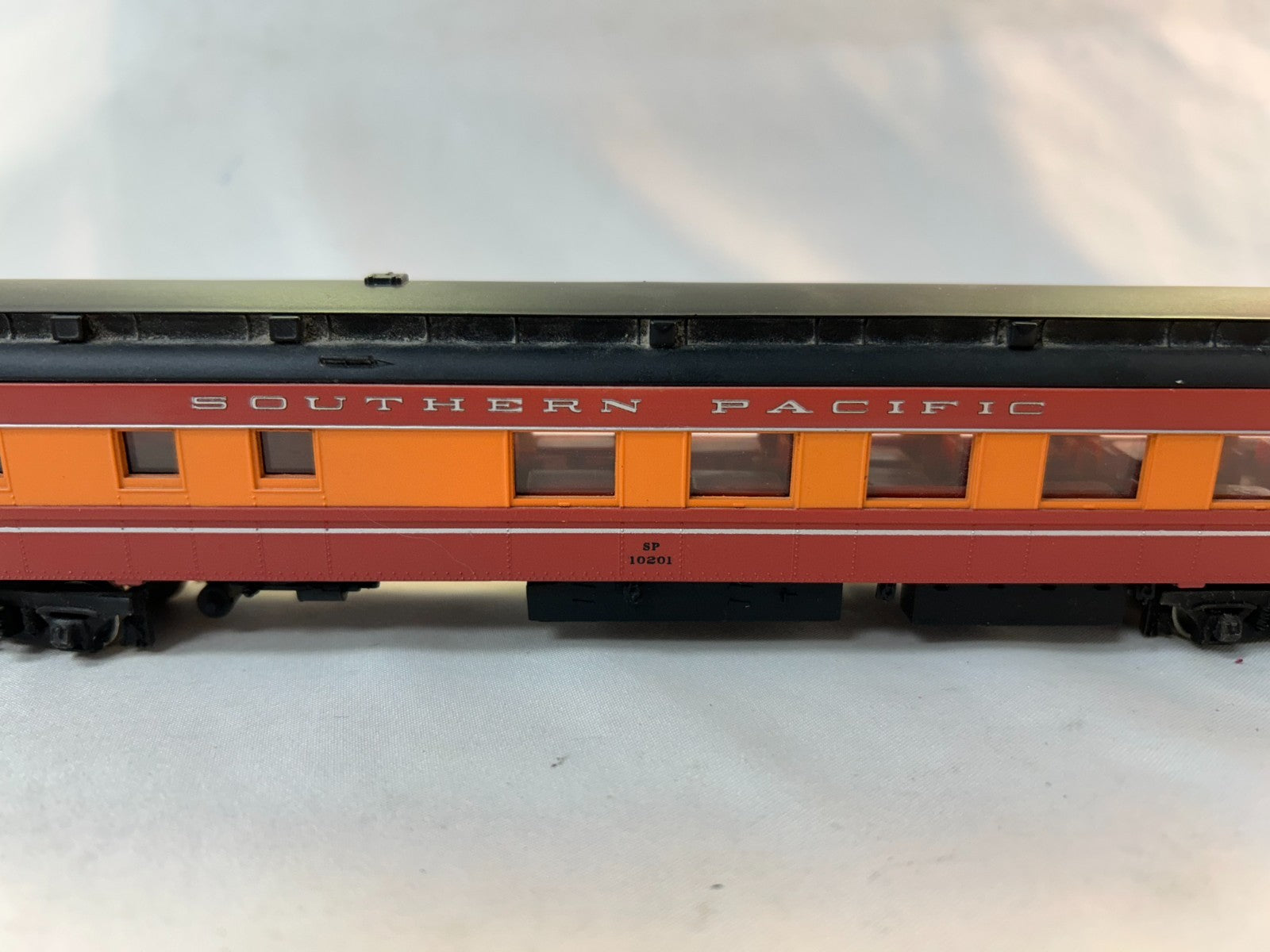 Bachmann Spectrum 89134 HO Scale Passenger Car, Southern Pacific Daylight #102011