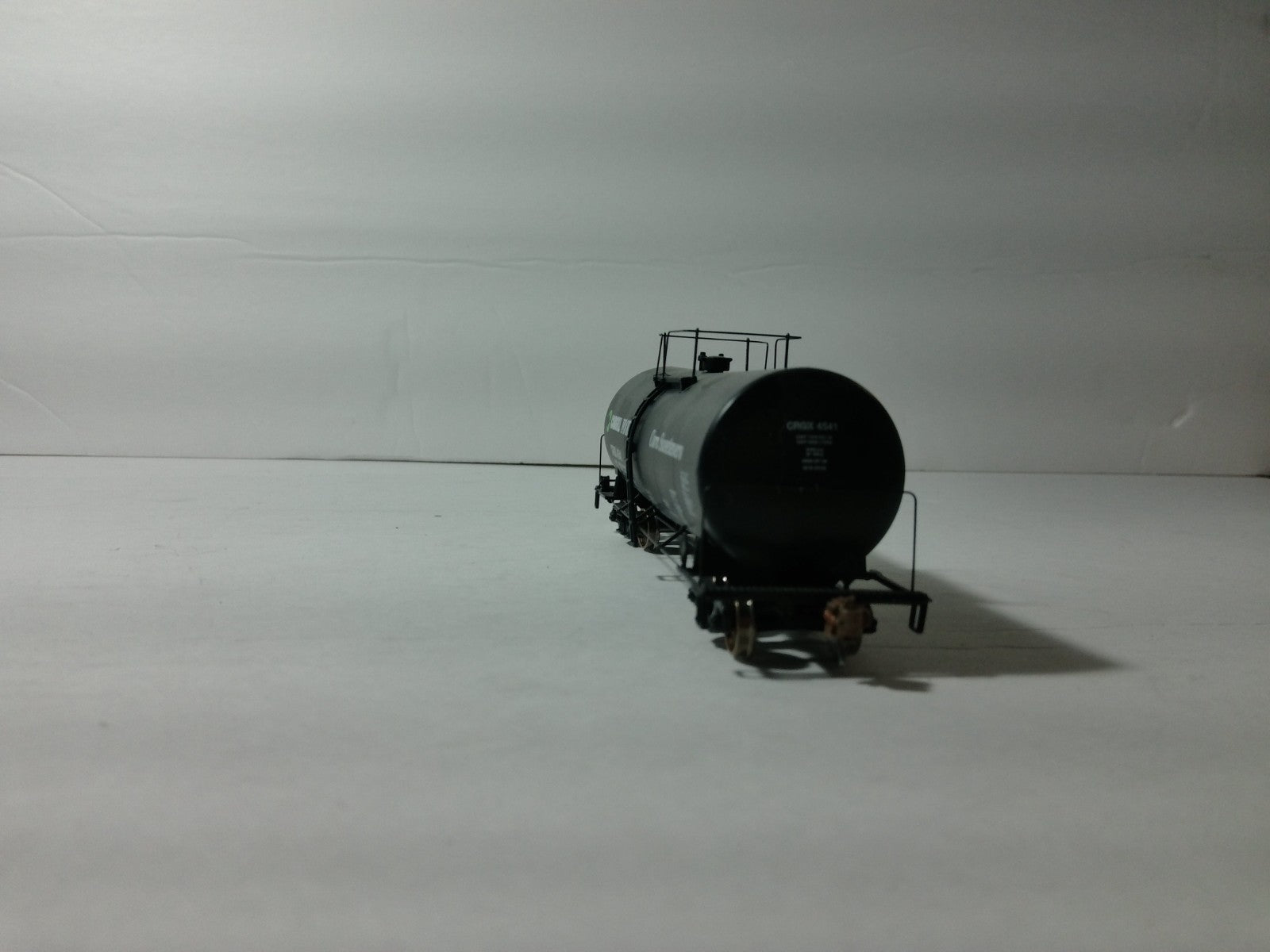 Walthers 920-100103 HO Scale Funnel-Flow Tank Car Cargill #45516