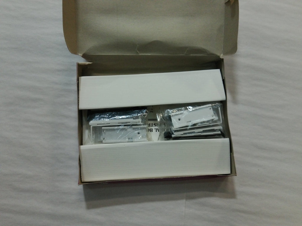 International Hobby Corp 4222 HO Scale International Box Van1
