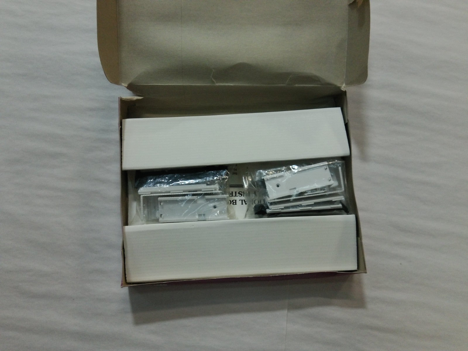 International Hobby Corp 4222 HO Scale International Box Van1