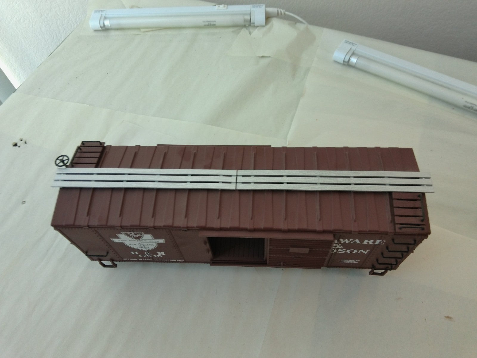 USA Trains R19107A G Scale Steel Box Car Delaware & Hudson #179454