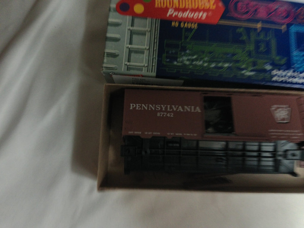 Roundhouse 87742 - HO Scale Pennsylvania 40' Boxcar Unbuilt Kit Box #10422