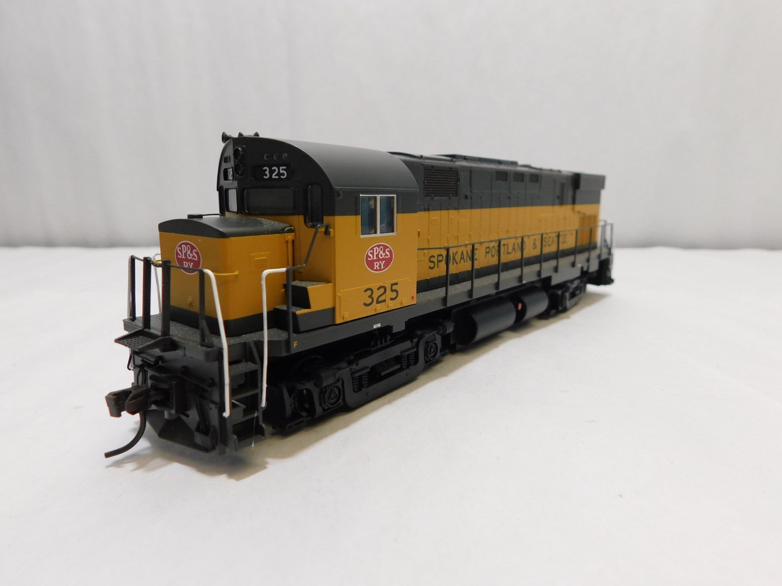 Atlas 10-002-568 HO Scale C425 Phase 2 Locomotive, DCC+Sound, SP&S #3254