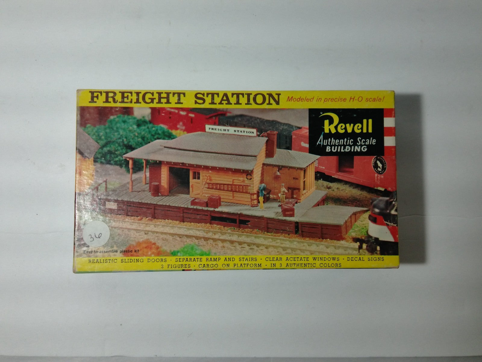 Revell T-9020 HO Scale Freight Station0