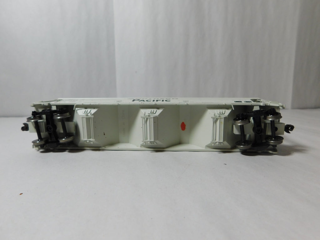 Atlas 20-006-951 HO Scale ACF 4650 Centerflow Hopper, Southern Pacific #4965436