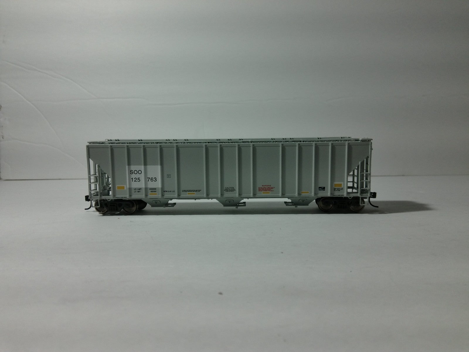 Walthers 932-41206 HO Scale Covered Hopper Soo Line #1257630