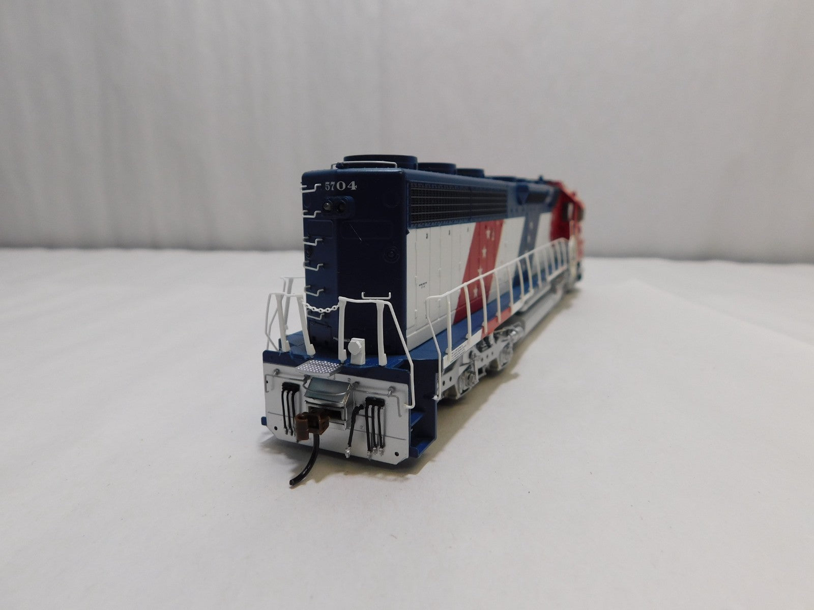 Athearn ATHG86201 HO Scale SD45-2 Locomotive, DCC+Sound, SF Bicentennial #57045
