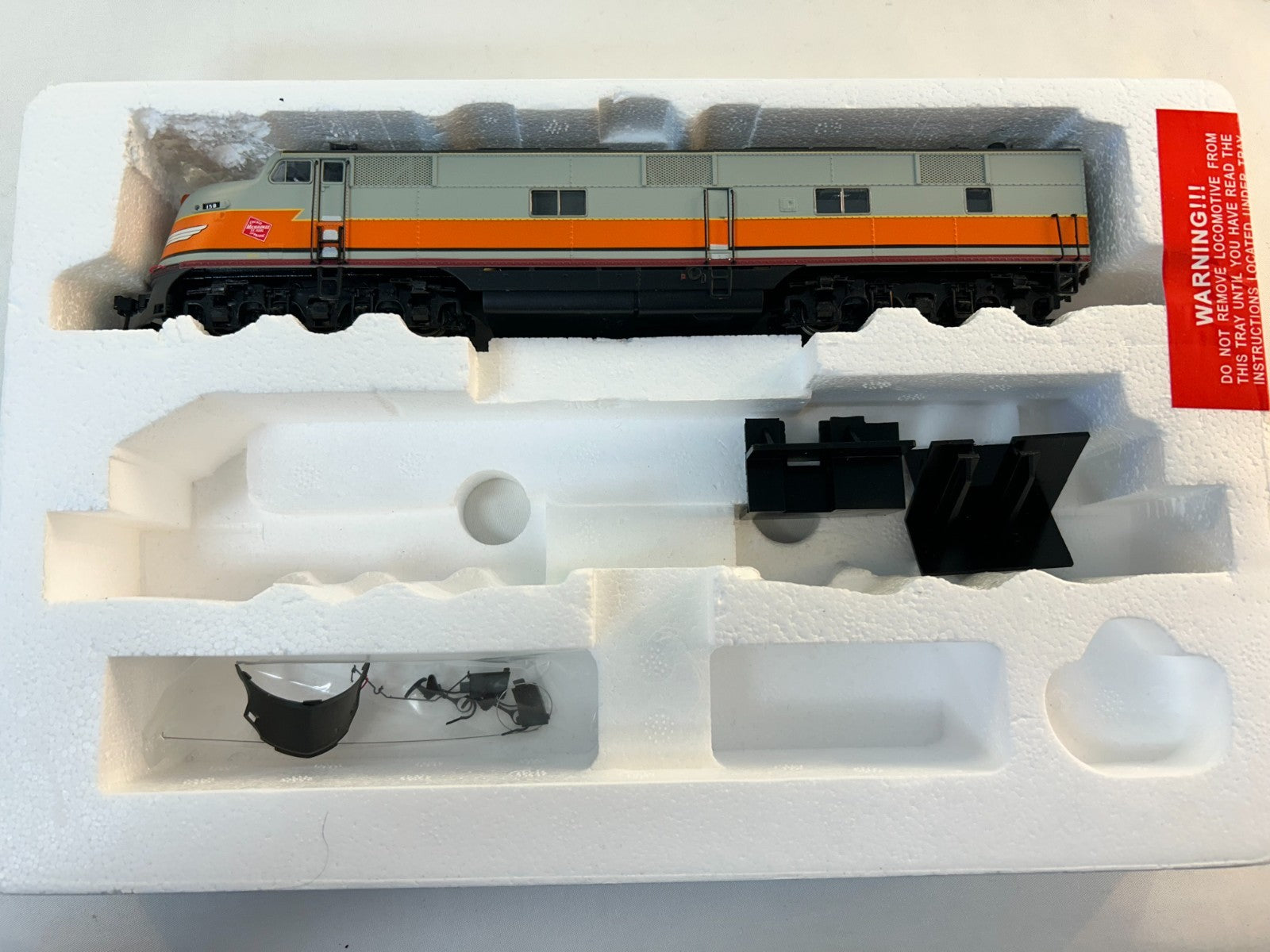 Life-Like Proto 2000 Series 23231 EMD E6 Locomotive, MILW #15B *FREE SHIPPING*4