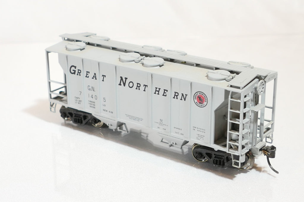 Atlas 1819-3 HO Scale Covered Hopper Great Northern 71504 GN PS-2 2 Bay Freight0